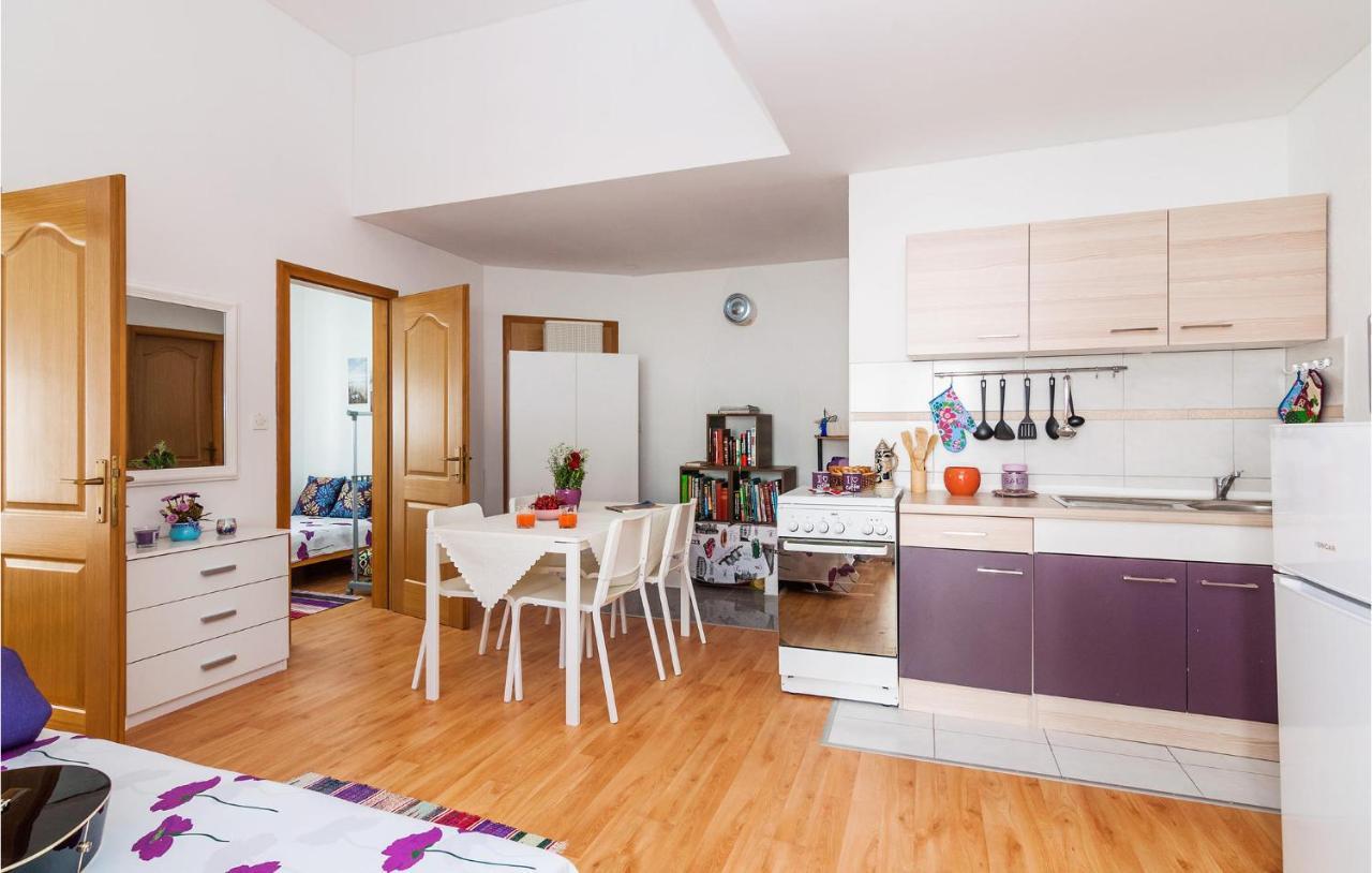 Nice Apartment In Vinjerac With Kitchen Экстерьер фото
