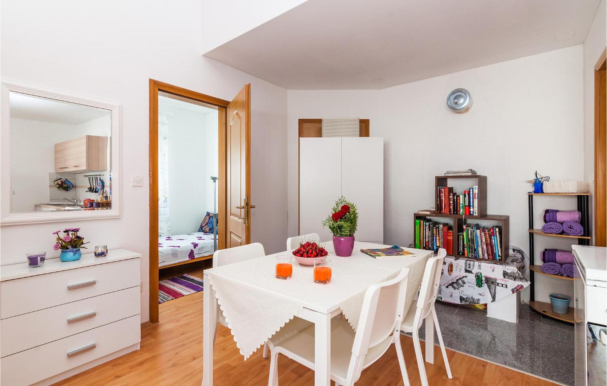 Nice Apartment In Vinjerac With Kitchen Экстерьер фото